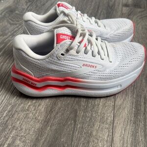 Brooks Women's Ghost Max 2 White and Red Sneakers